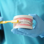 Kompleksowe leczenie dentystyczne – znajdź ścieżkę do zdrowych i uroczego uśmiechu.
